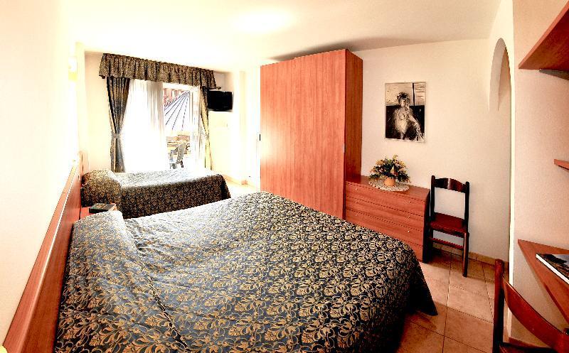 Hotel Alpen Andalo Buitenkant foto