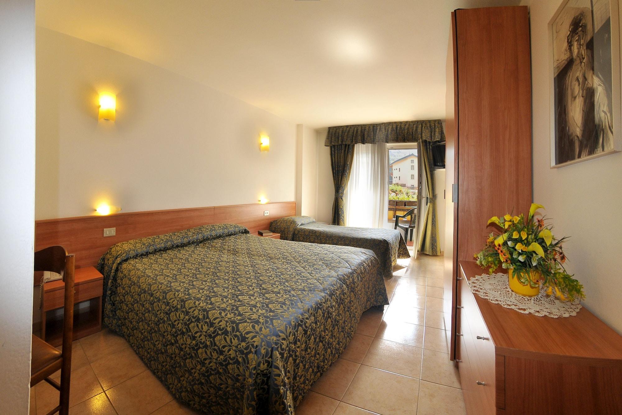 Hotel Alpen Andalo Buitenkant foto