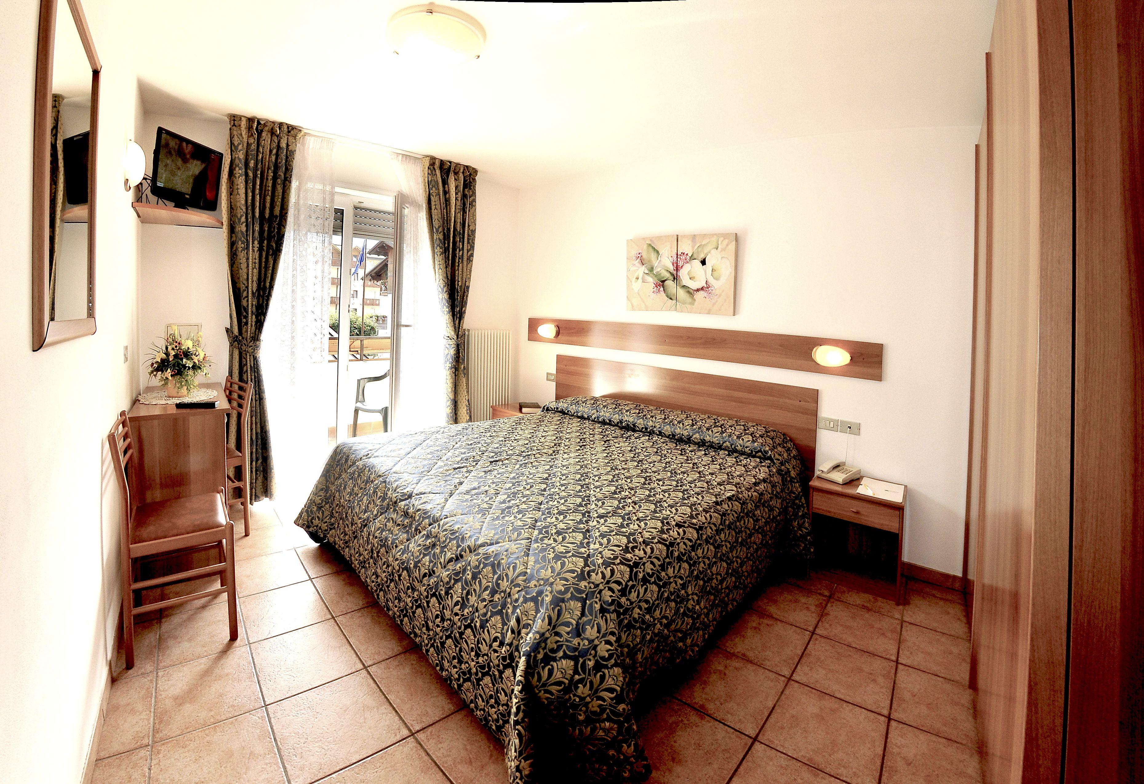 Hotel Alpen Andalo Buitenkant foto