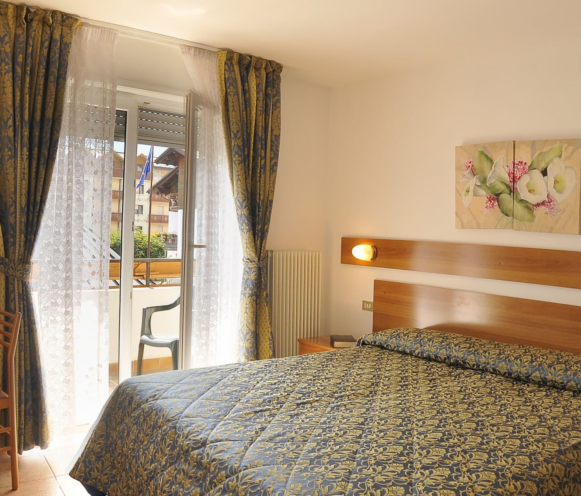 Hotel Alpen Andalo Buitenkant foto