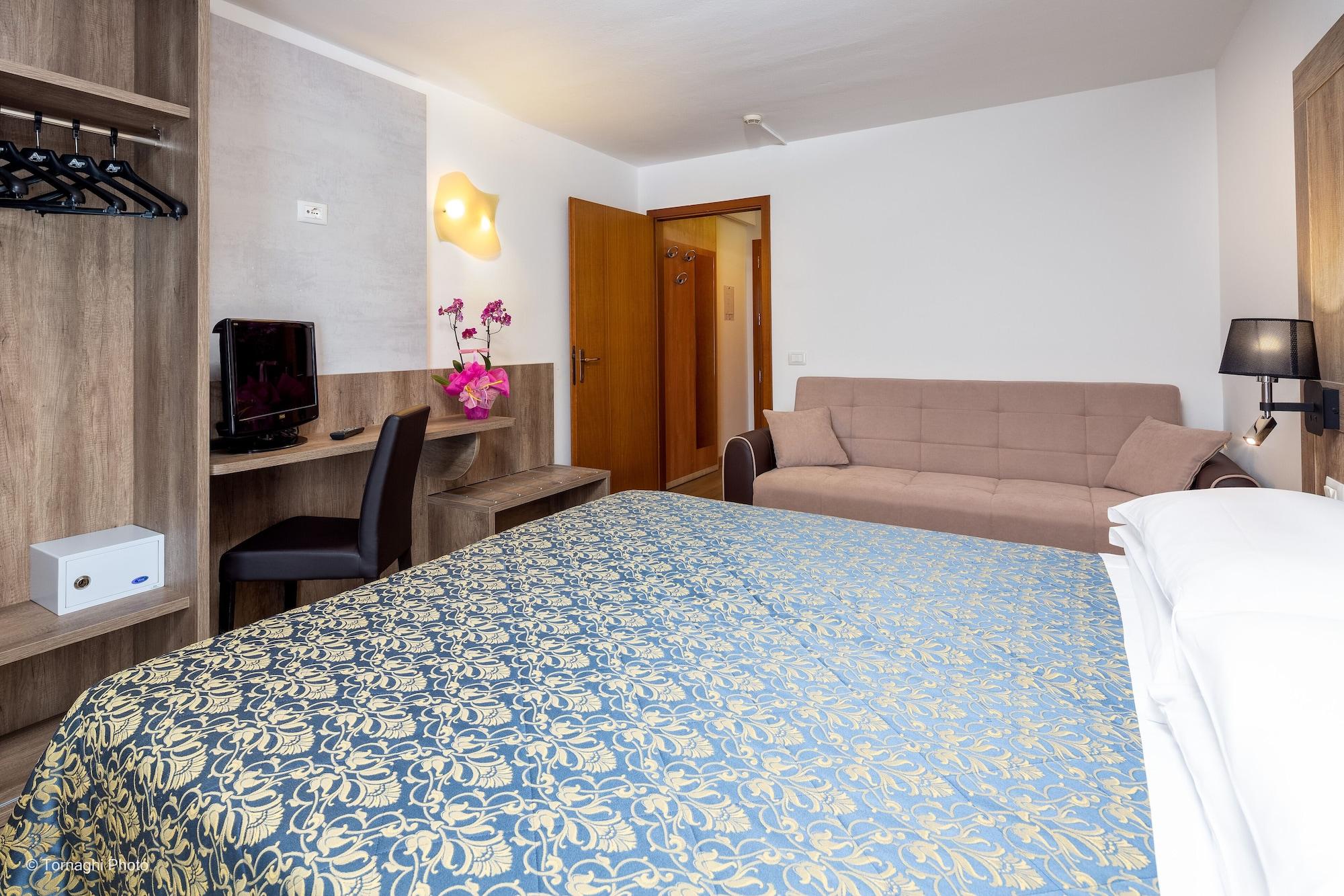 Hotel Alpen Andalo Buitenkant foto