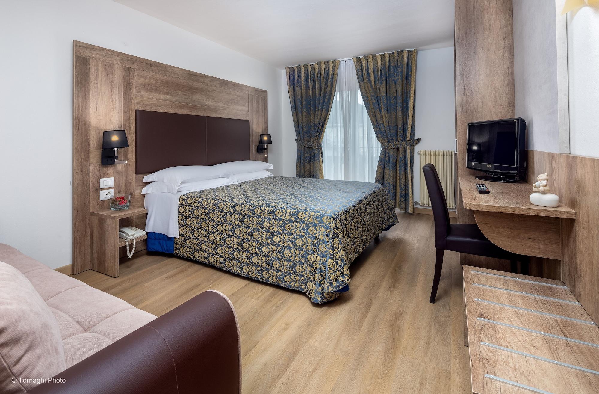 Hotel Alpen Andalo Buitenkant foto
