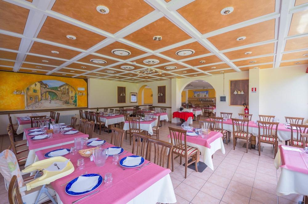 Hotel Alpen Andalo Buitenkant foto