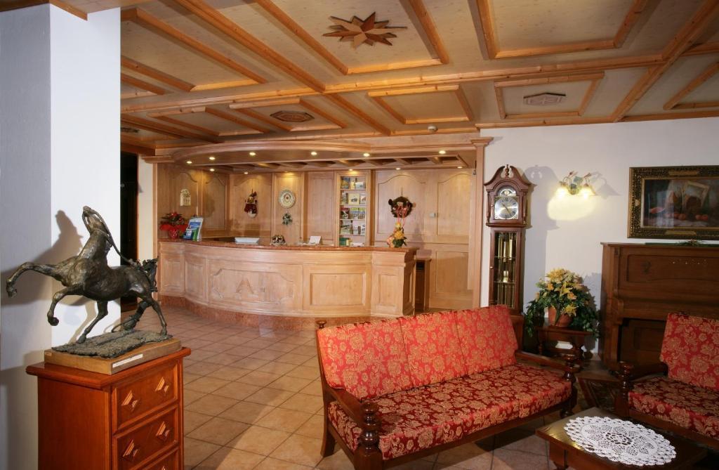 Hotel Alpen Andalo Buitenkant foto